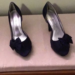 Size 5 1/2 navy heels